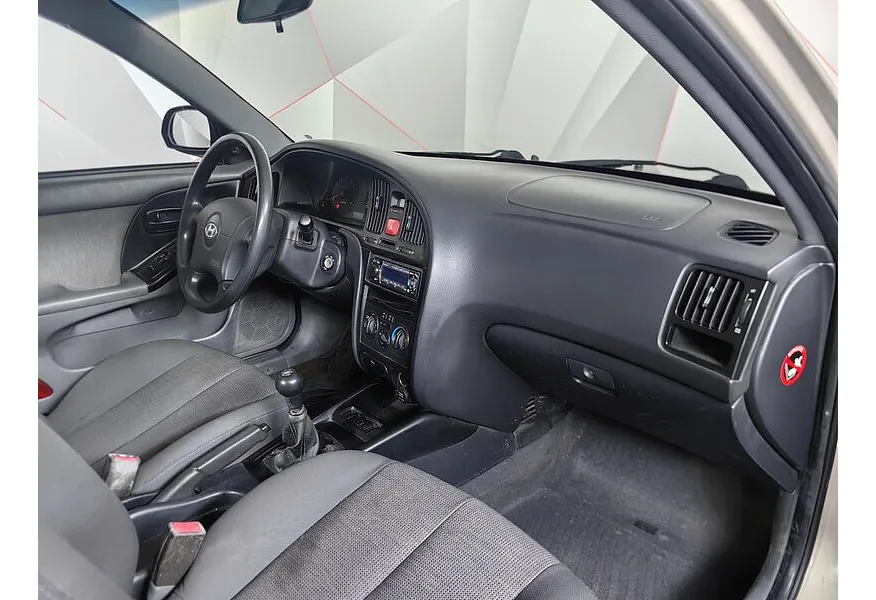 Hyundai Elantra 1.6 MT (105 л.с.) Бежевый в АВИЛОН. Слайд №11