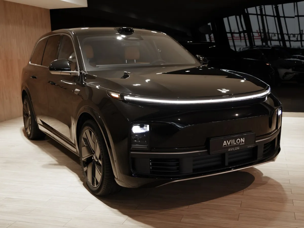 Li Auto L9 1.5 AT 4WD (449 л.с.) Ultra Черный в АВИЛОН. Слайд №2