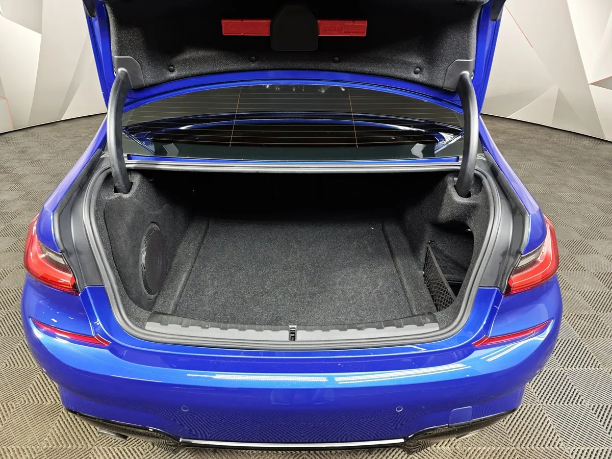 BMW 3 серия 320i xDrive (184 л.с.) M Sport Pure Синий в АВИЛОН. Слайд №9