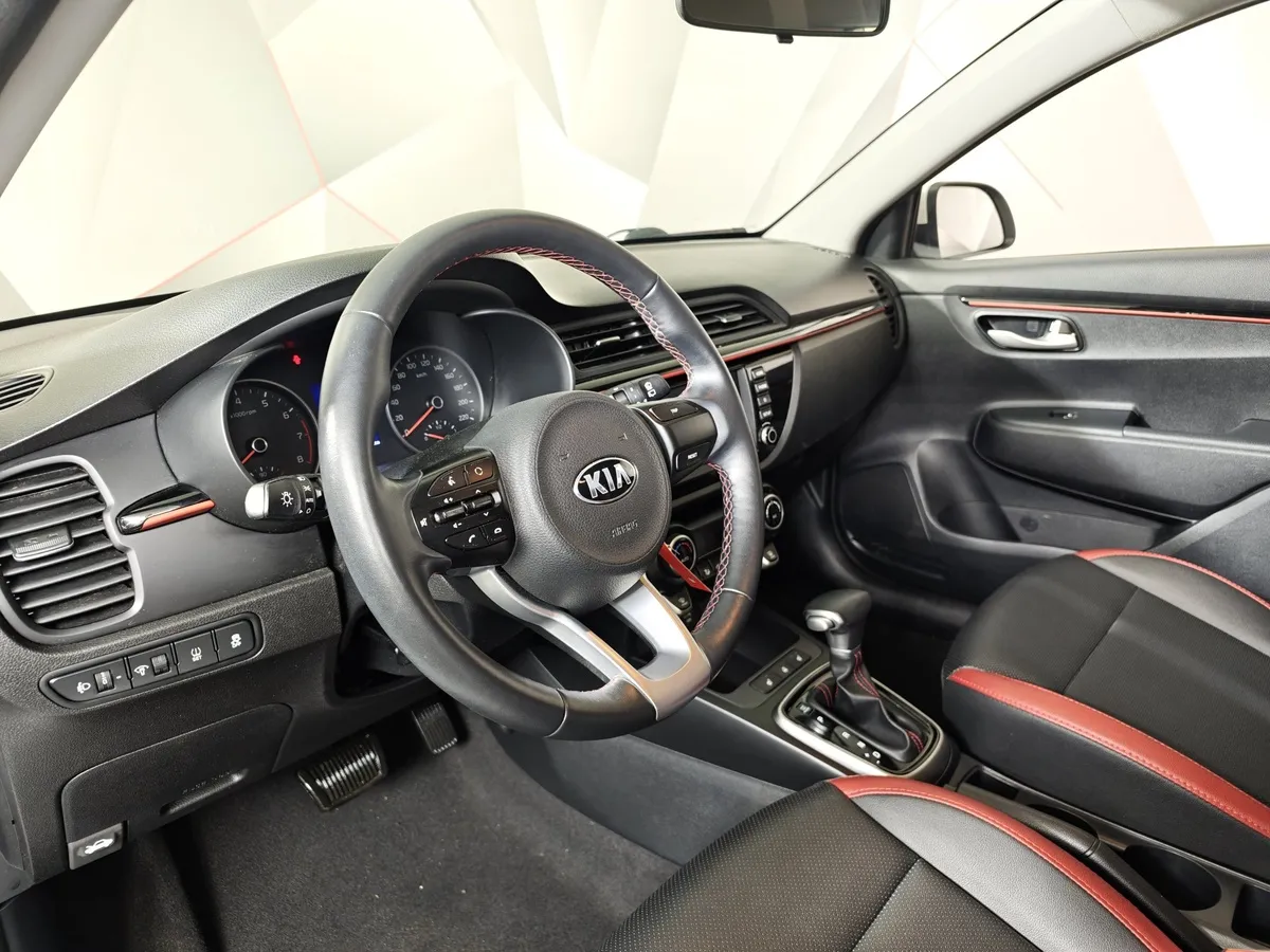 Kia Rio X-Line 1.6 AT (123 л.с.) Luxe Белый в АВИЛОН. Слайд №18