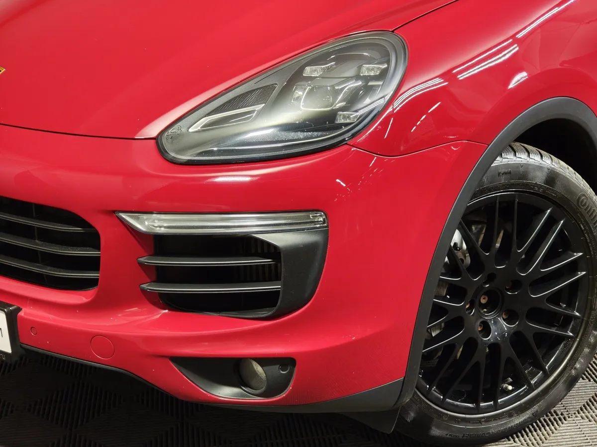 Porsche Cayenne Diesel 3.0 Tiptronic AWD (245 л.с.) Красный в АВИЛОН. Слайд №10