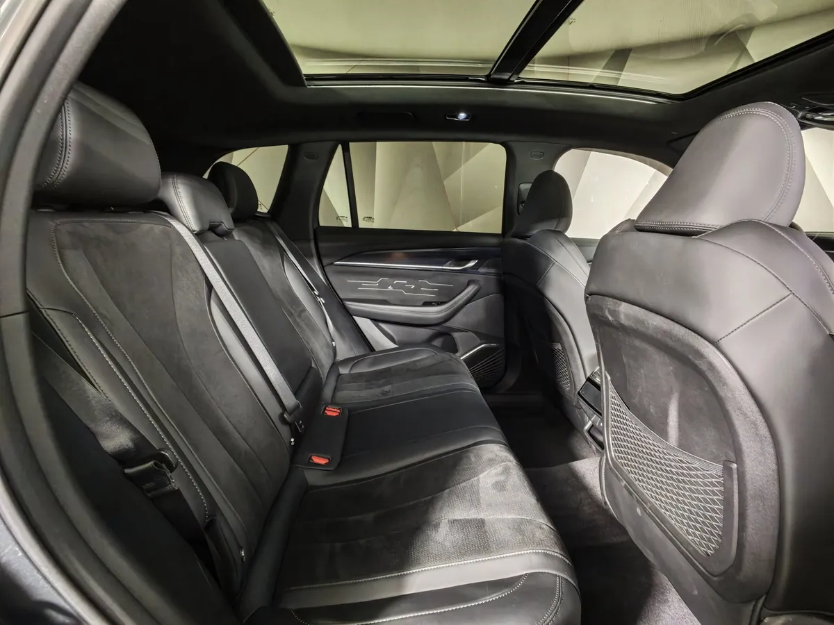 Geely Monjaro 2.0T 8AT 4WD (238 л.с.) Flagship Серый в АВИЛОН. Слайд №16