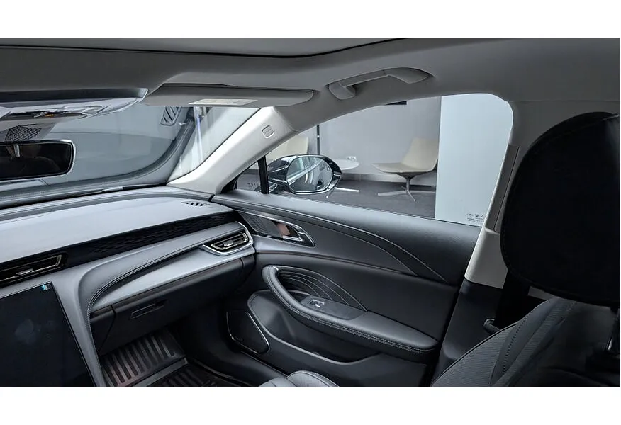 Hongqi H5 2.0 AT (218 л.с.) Deluxe Plus Черный в АВИЛОН. Слайд №15