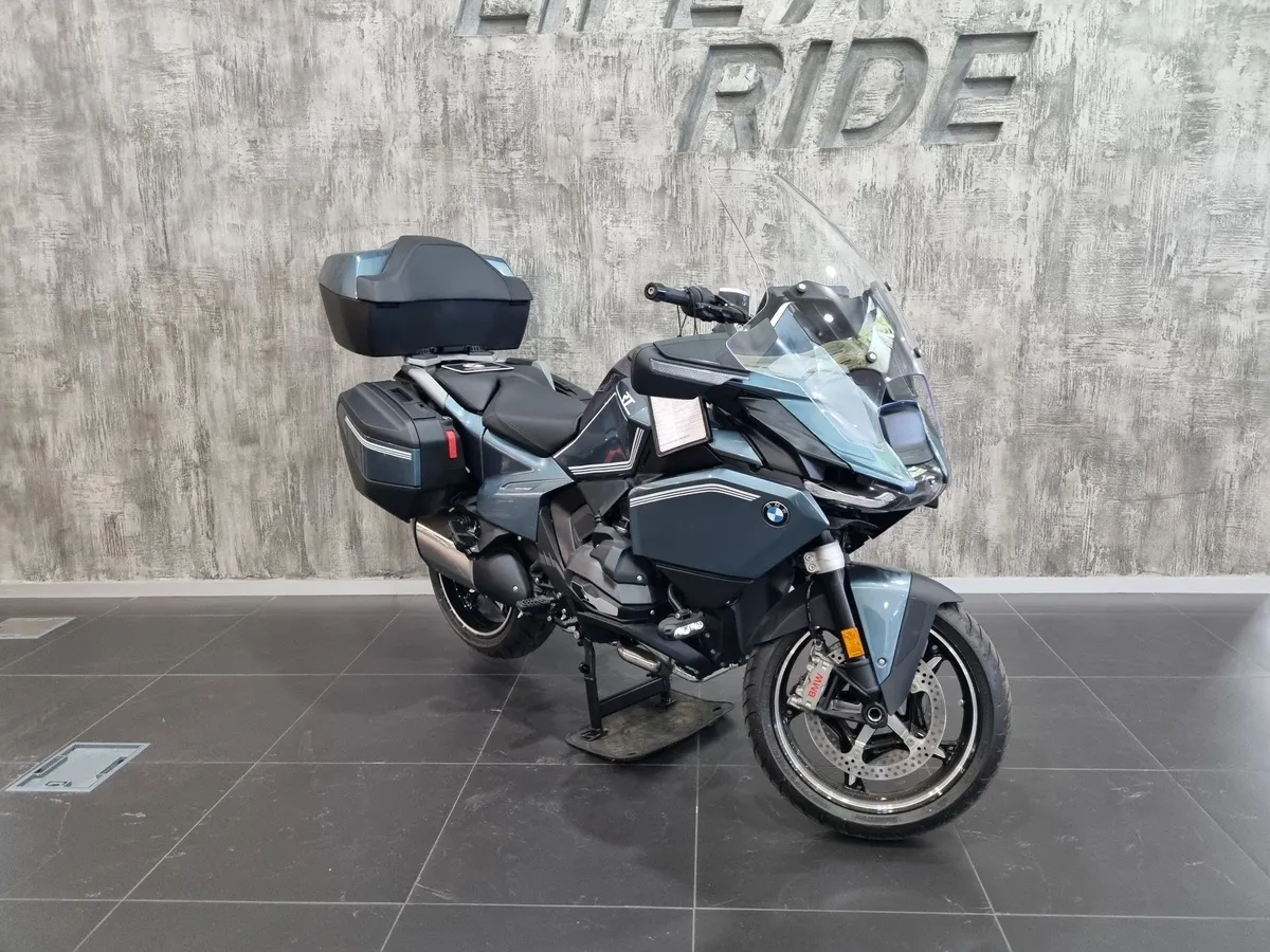 BMW Motorrad R 1300 RT 1300 см³ (145 л.с.) (145) 1300 Черный в АВИЛОН. Слайд №2