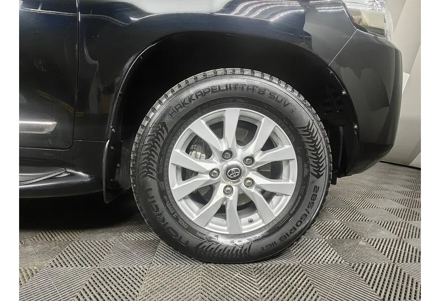 Toyota Land Cruiser 4.5 TD AT (249 л.с.) Черный в АВИЛОН. Слайд №8