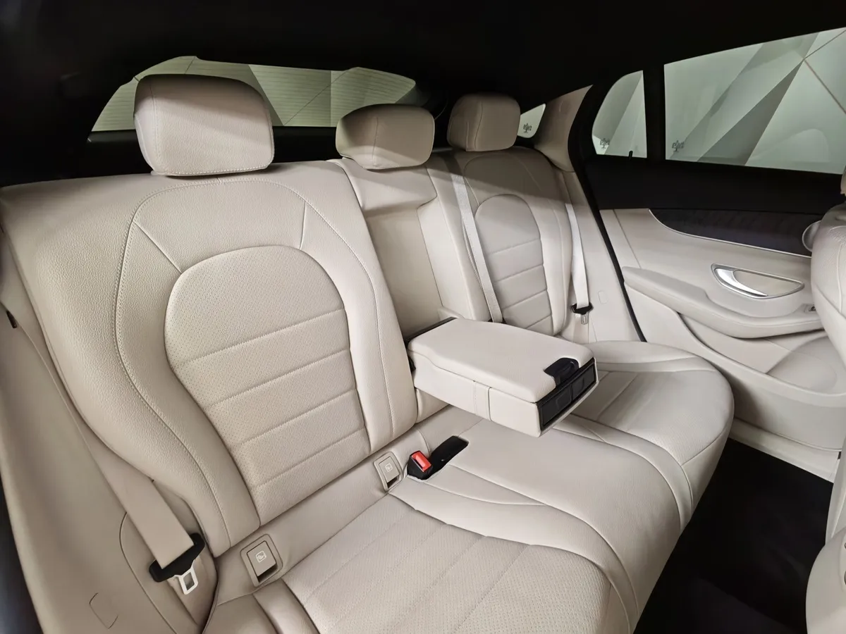 Mercedes-Benz GLC Купе 300 9G-TRONIC 4MATIC (249 л.с.) Sport Серебристый в АВИЛОН. Слайд №16
