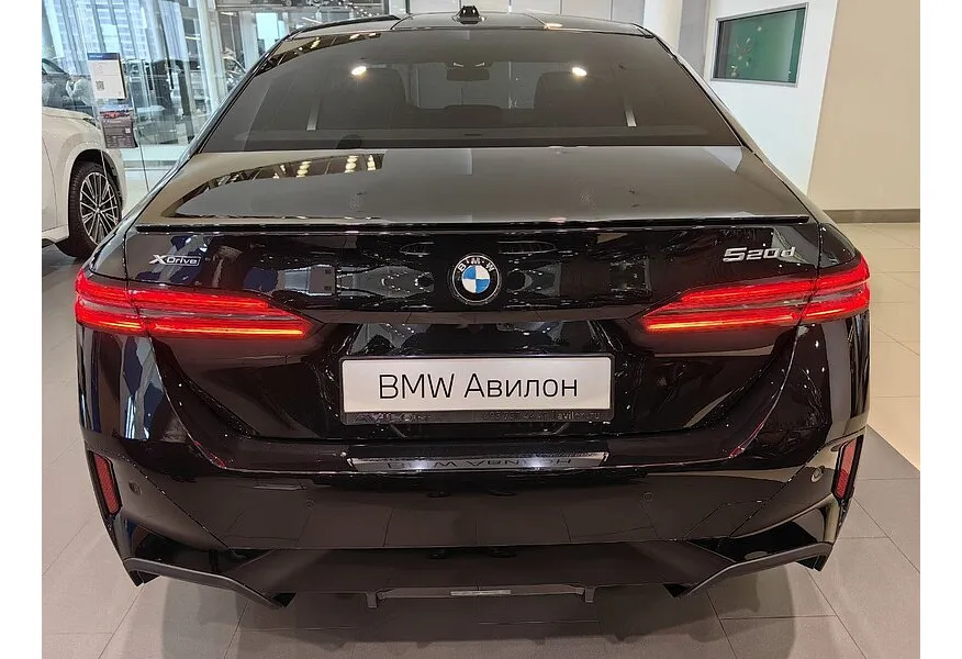 BMW 5 серия 520d xDrive AT (197 л.с.) Черный в АВИЛОН. Слайд №2