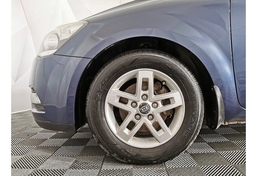 Kia Ceed 1.6 MT (122 л.с.) Синий в АВИЛОН. Слайд №9