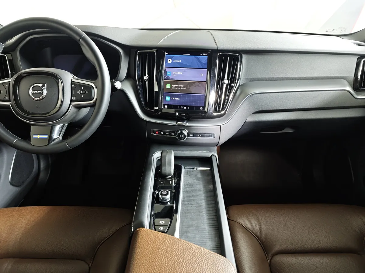 Volvo XC60 2.0 AT AWD (264 л.с.) Luxury Edition Коричневый в АВИЛОН. Слайд №15