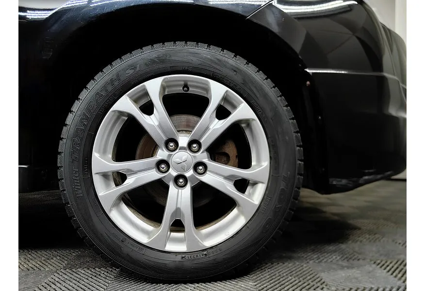 Mitsubishi Outlander 2.4 CVT 4WD (167 л.с.) Черный в АВИЛОН. Слайд №9