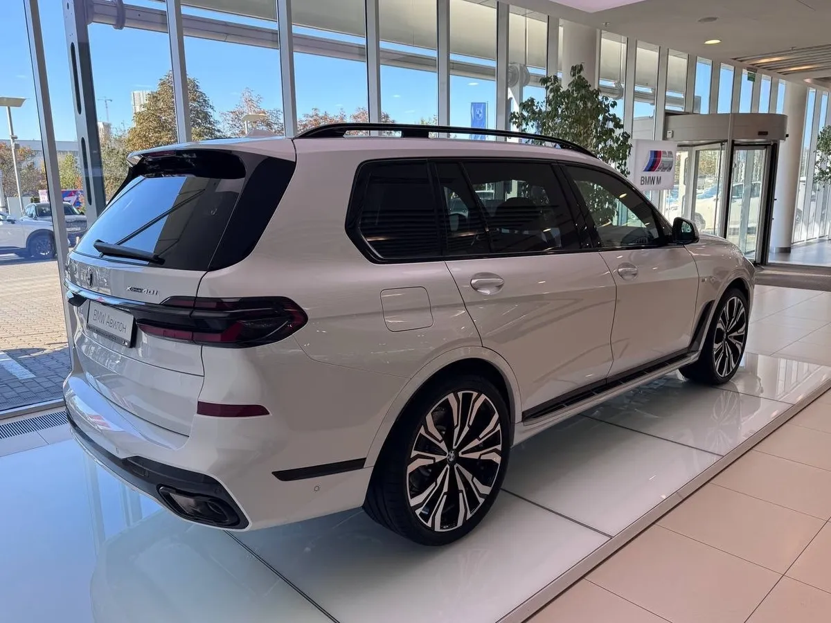 BMW X7 xDrive40i Steptronic (381 л.с.) Белый в АВИЛОН. Слайд №4