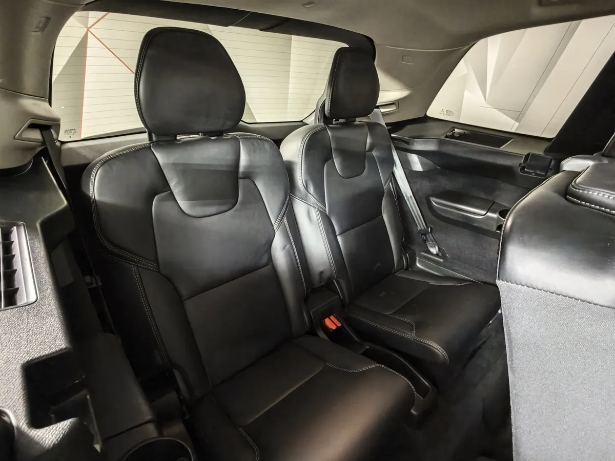 Volvo XC90 2.0 D5 Drive-E AT AWD (7 мест) (235 л.с.) Inscription Серый в АВИЛОН. Слайд №21