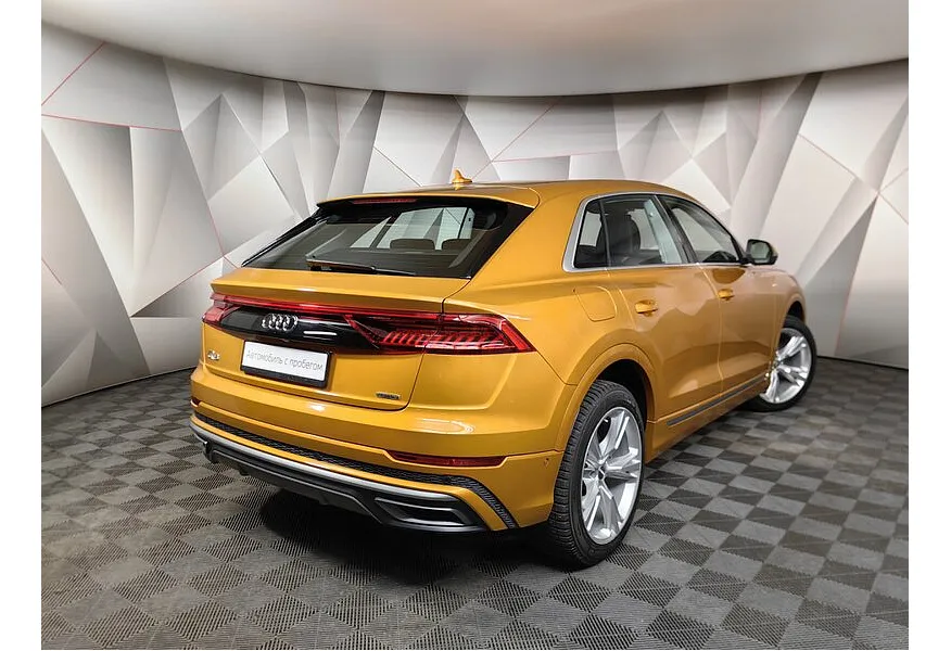 Audi Q8 55 TFSI Tiptronic quattro (340 л.с.) Оранжевый в АВИЛОН. Слайд №2