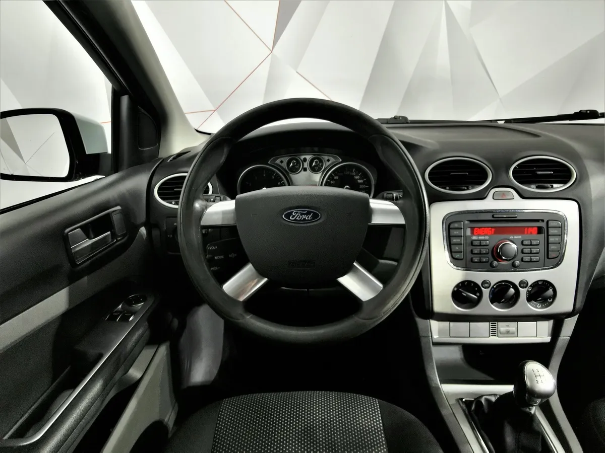 Ford Focus 1.6 MT (101 л.с.) Белый в АВИЛОН. Слайд №17