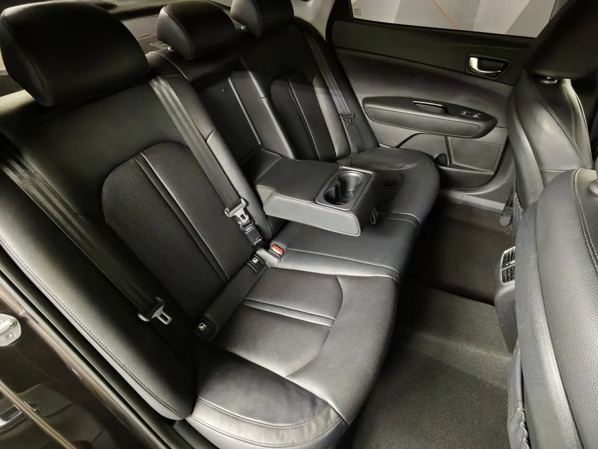 Kia Optima 2.0 AT (150 л.с.) Коричневый в АВИЛОН. Слайд №17