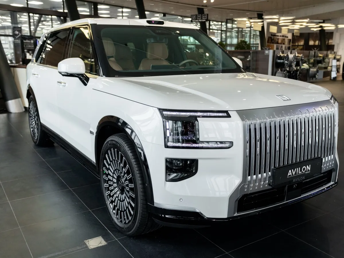 Zeekr 9X 2.0h AT 4WD (1177 л.с.) Max Белый в АВИЛОН. Слайд №2