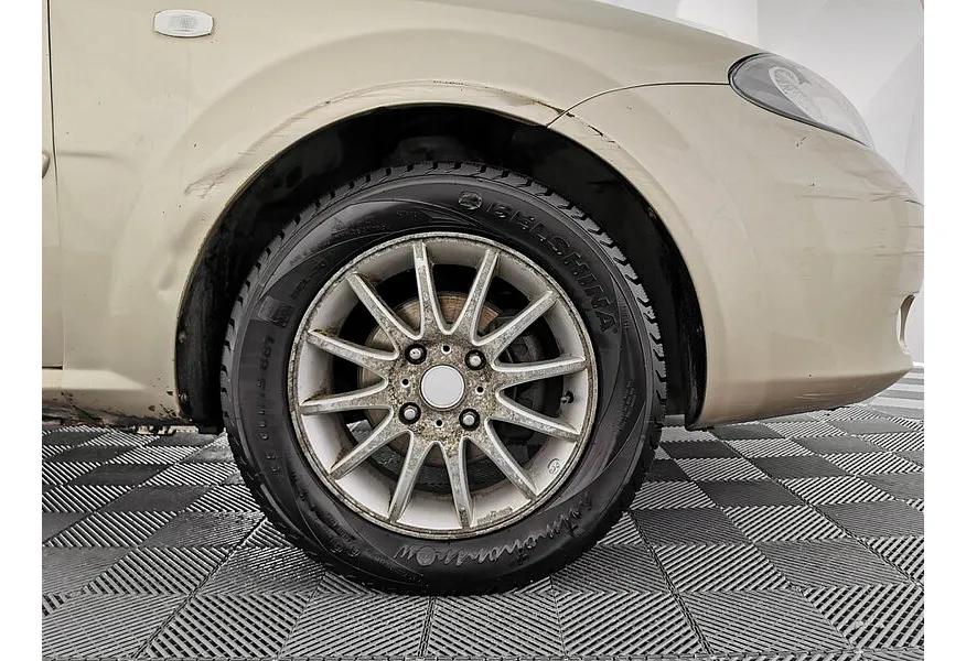 Chevrolet Lacetti 1.6 MT (109 л.с.) Platinum Желтый в АВИЛОН. Слайд №9