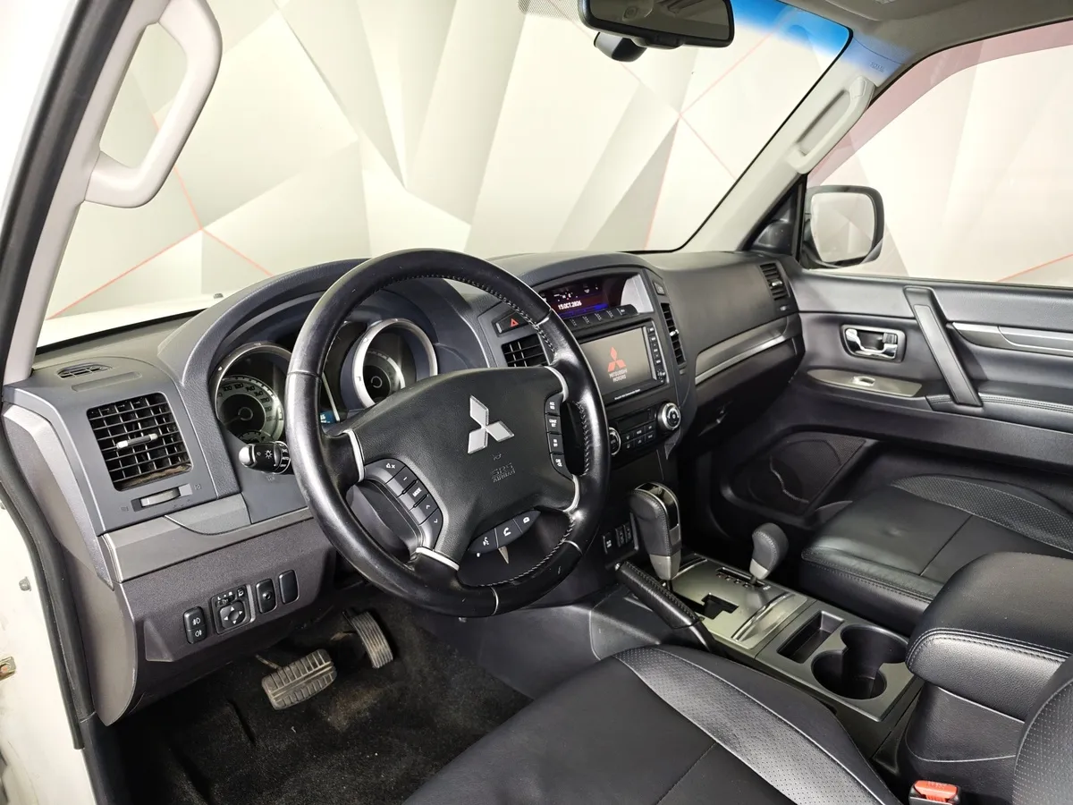 Mitsubishi Pajero 3.0 AT AWD (174 л.с.) Ultimate S46 Белый в АВИЛОН. Слайд №19