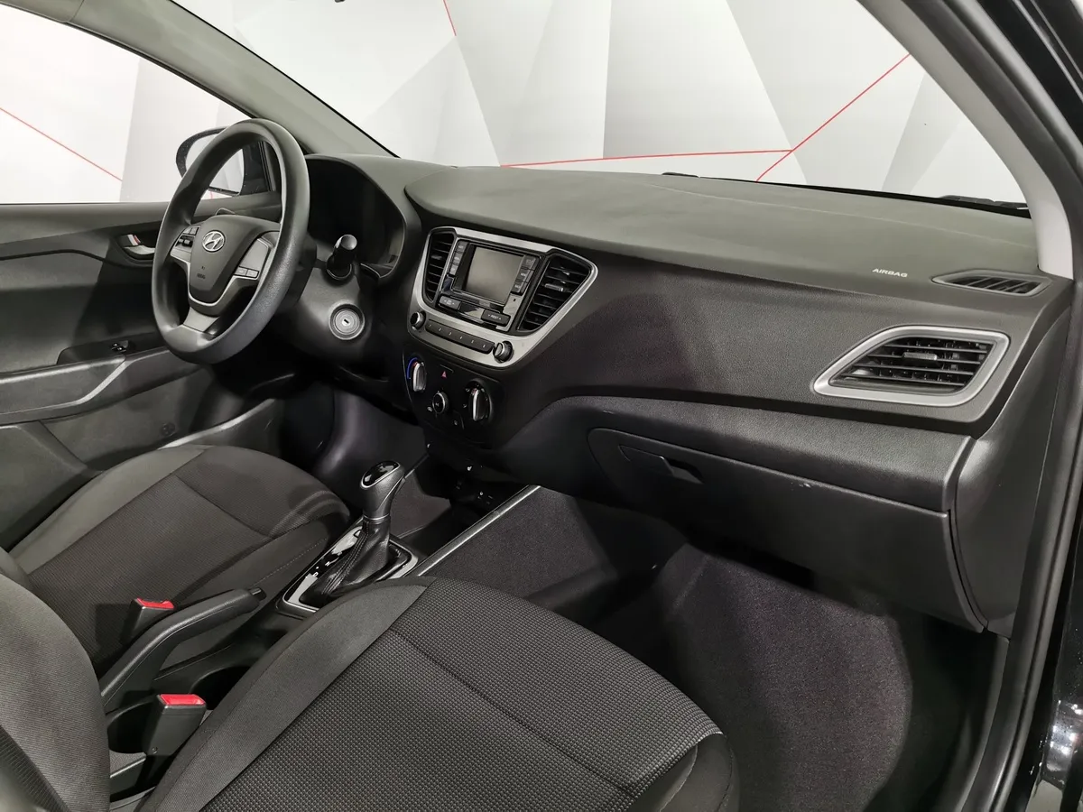 Hyundai Solaris 1.6 AT (123 л.с.) Comfort + Advanced + Winter Черный в АВИЛОН. Слайд №12