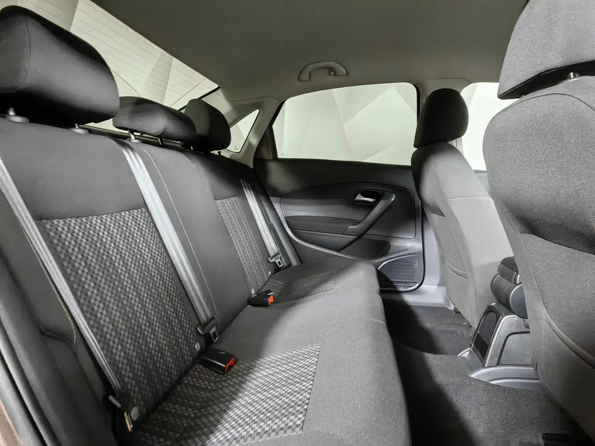 Volkswagen Polo 1.6 MPI AT (110 л.с.) Comfortline Коричневый в АВИЛОН. Слайд №16