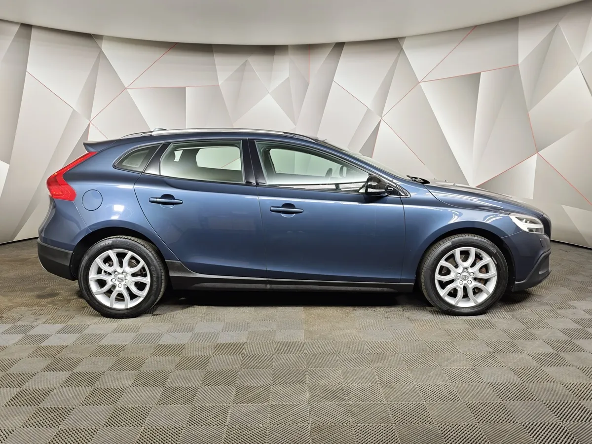 Volvo V40 1.5 T3 Drive-E Geartronic (152 л.с.) Kinetic Голубой в АВИЛОН. Слайд №6