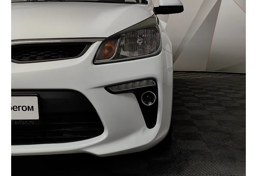 Kia Rio 1.6 AT (123 л.с.) Luxe Белый в АВИЛОН. Слайд №10