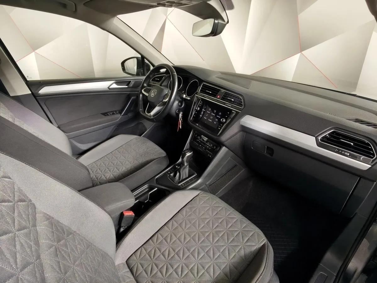 Volkswagen Tiguan 1.4 TSI BlueMotion DSG (150 л.с.) Comfortline Серый в АВИЛОН. Слайд №12