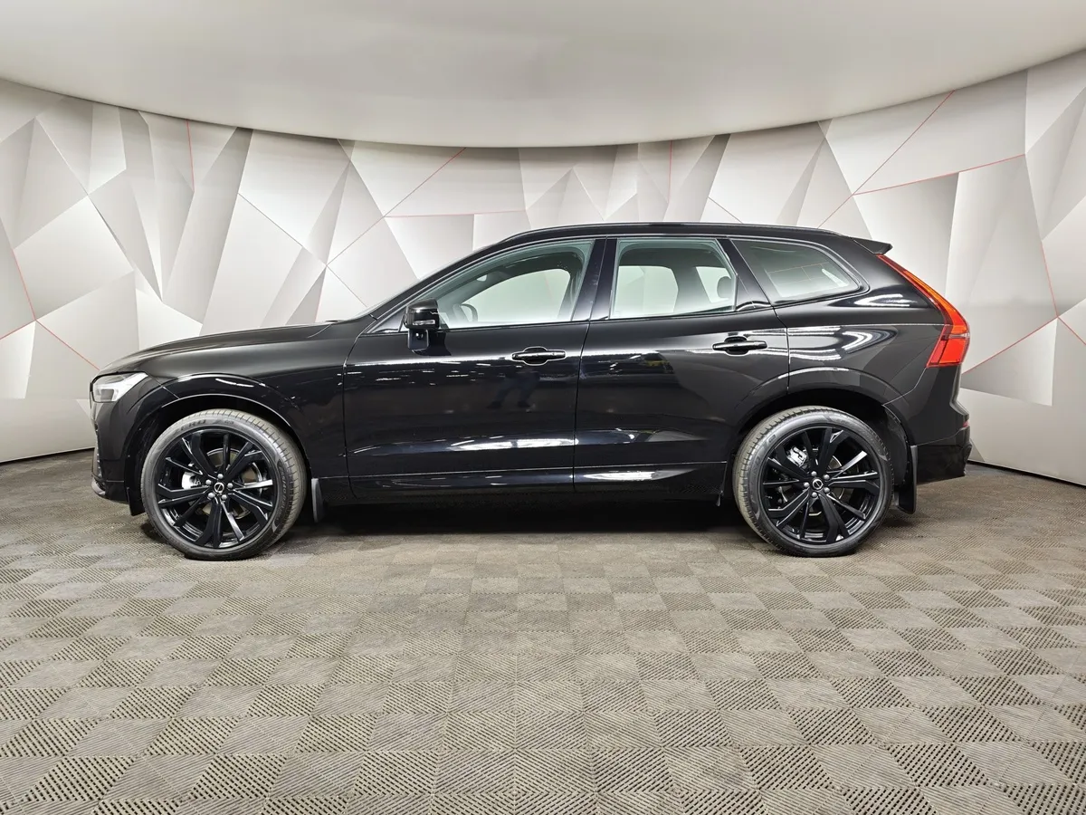 Volvo XC60 2.0 AT AWD (249 л.с.) Deluxe Edition Черный в АВИЛОН. Слайд №5
