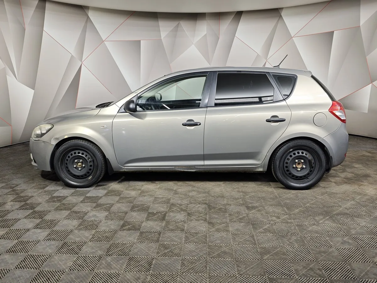 Kia Ceed 1.4 MT (109 л.с.) Серебристый в АВИЛОН. Слайд №5