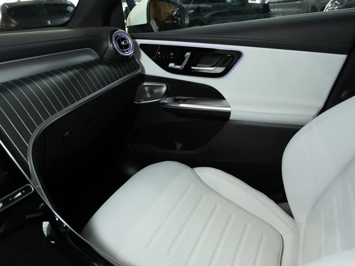 Mercedes-Benz GLC 300 4MATIC 9G-TRONIC (258 л.с.) Белый в АВИЛОН. Слайд №11