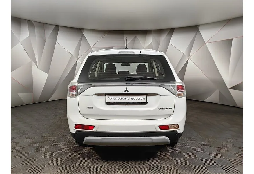 Mitsubishi Outlander 2.0 CVT 4WD (146 л.с.) Белый в АВИЛОН. Слайд №8