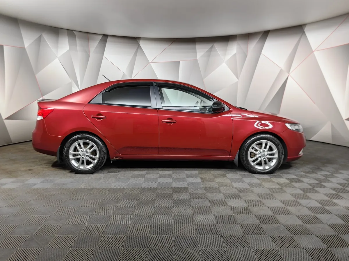 Kia Cerato 1.6 AT (126 л.с.) Красный в АВИЛОН. Слайд №6