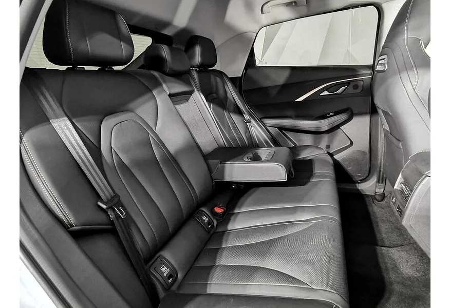 Omoda C5 1.5T CVT (147 л.с.) Ultimate (двухцветный, красные элементы экстерьера) Синий в АВИЛОН. Слайд №16