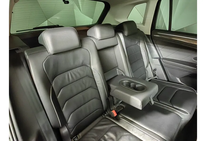 Volkswagen Tiguan 380 TSI 2.0 DSG 4WD (220 л.с.) R-Line Highline Черный в АВИЛОН. Слайд №15