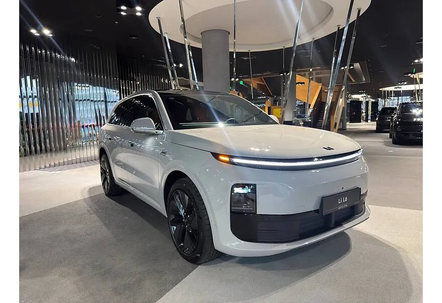 Li Auto L6 1.5 AT 4WD (150 л.с.) Pro Серый в АВИЛОН. Слайд №2
