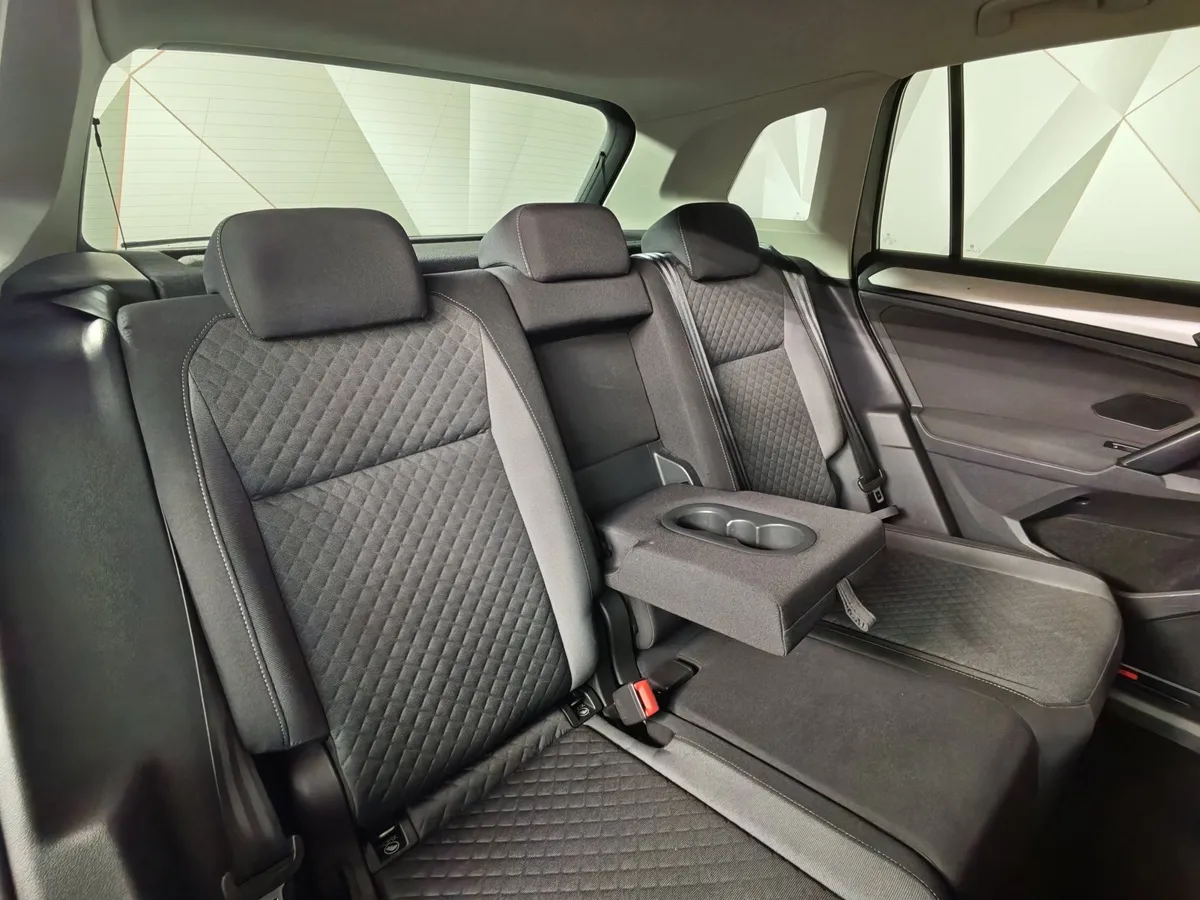 Volkswagen Tiguan 1.4 TSI BlueMotion DSG (150 л.с.) Sport&Style Серебристый в АВИЛОН. Слайд №17