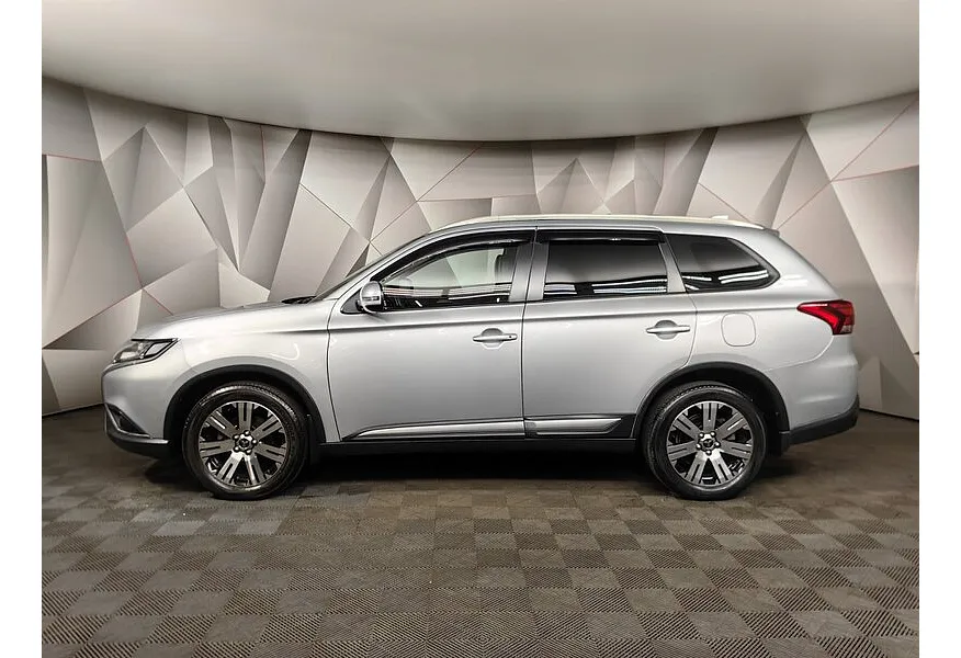 Mitsubishi Outlander 2.0 CVT 4WD (146 л.с.) Серебристый в АВИЛОН. Слайд №3