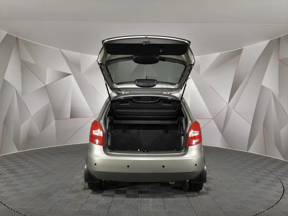 Skoda Fabia 1.6 AT (105 л.с.) Серый в АВИЛОН. Слайд №11