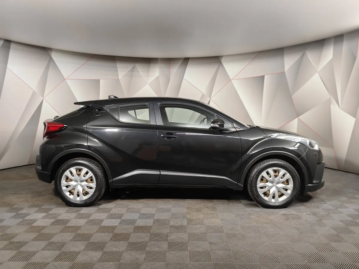 Toyota C-HR 1.2 MT (116 л.с.) Черный в АВИЛОН. Слайд №5
