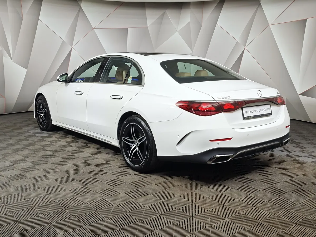 Mercedes-Benz E-Класс E 300 4MATIC (258 л.с.) Белый в АВИЛОН. Слайд №4