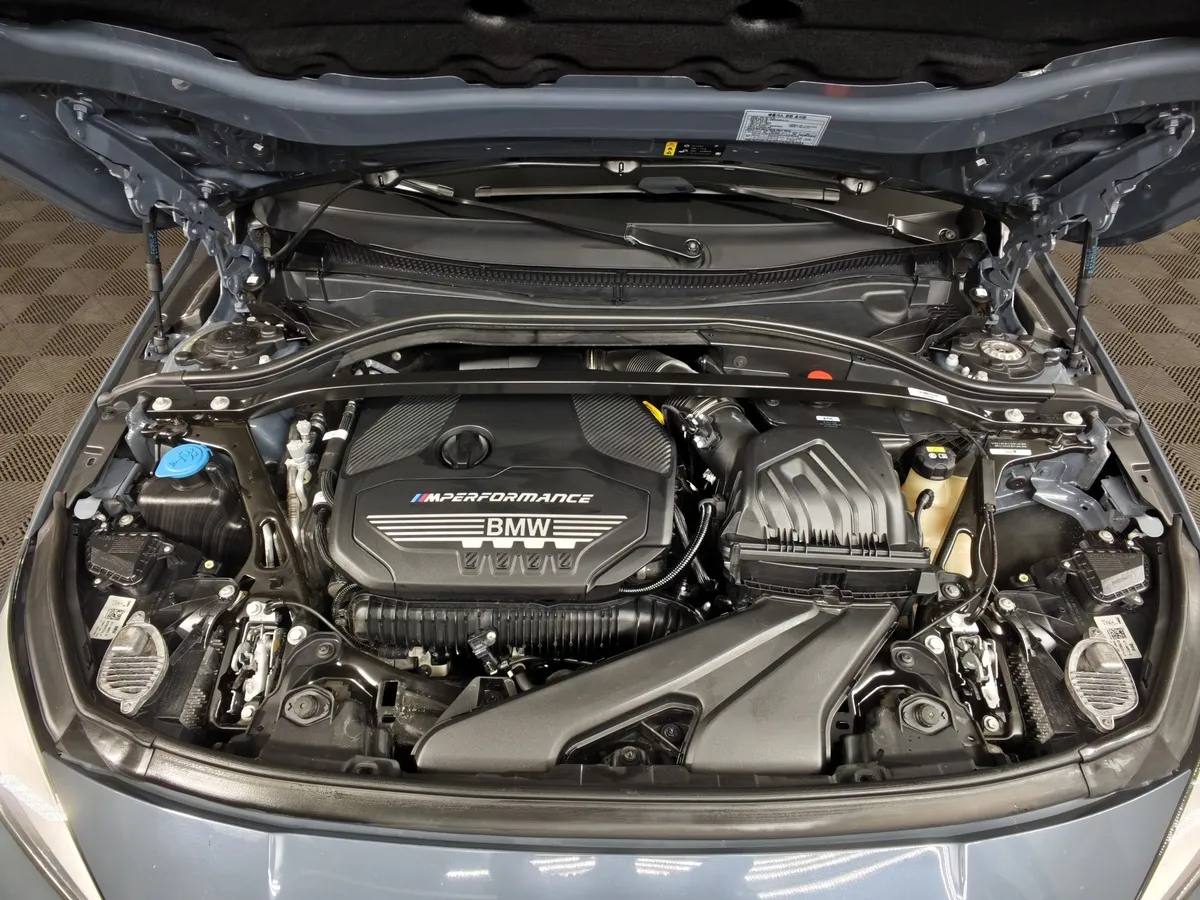 BMW 1 серия M135i 2.0T AT xDrive (306 л.с.) Серый в АВИЛОН. Слайд №10