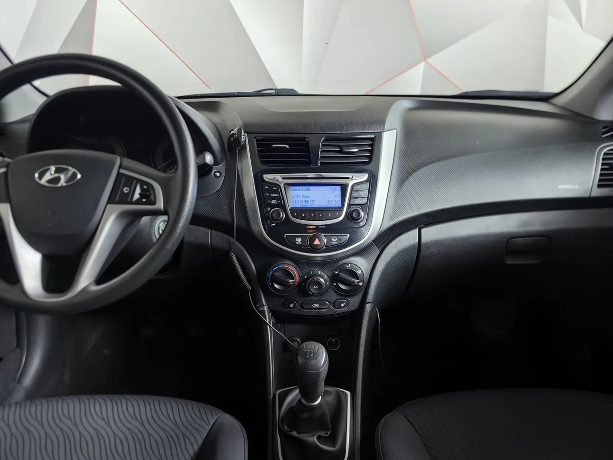 Hyundai Solaris 1.6 MT (123 л.с.) Classic + AC Серебристый в АВИЛОН. Слайд №14