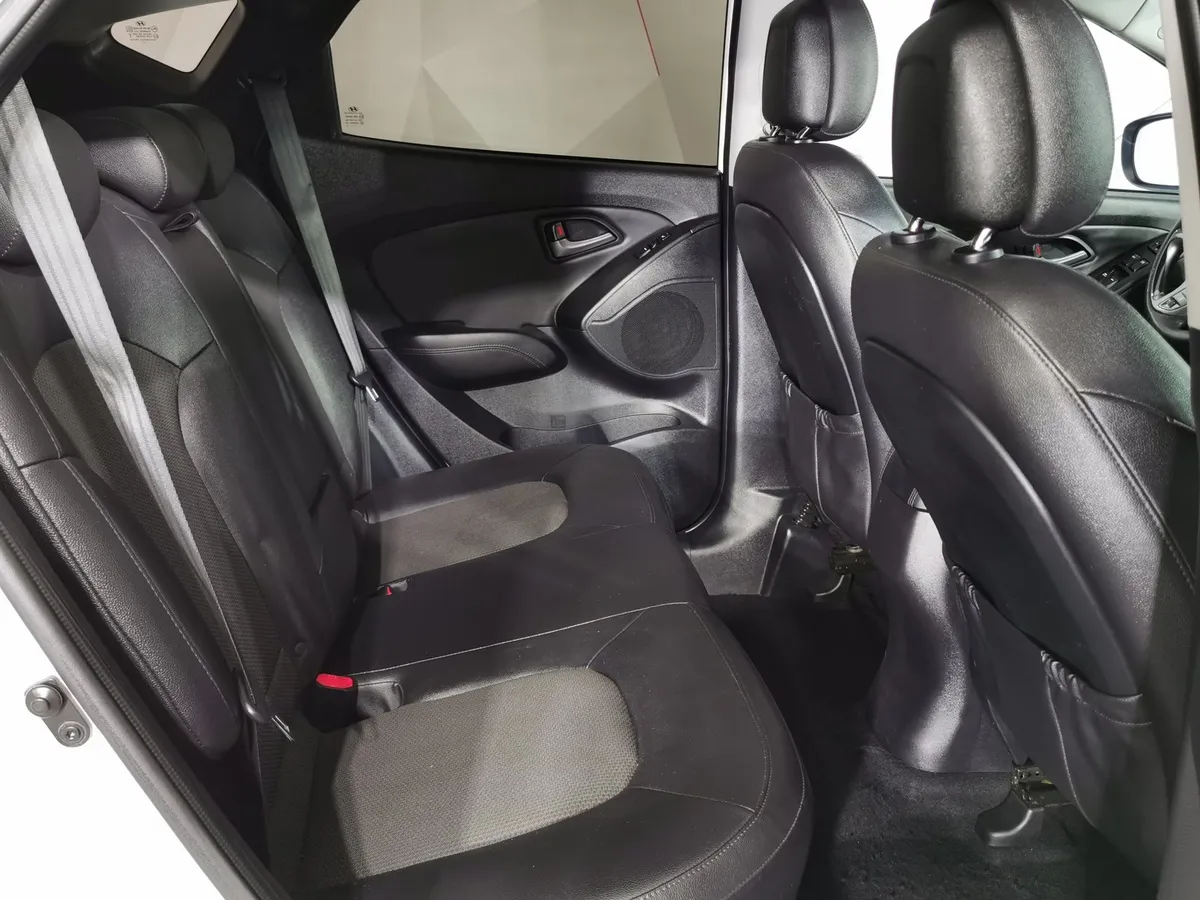 Hyundai ix35 2.0 AT 4WD (150 л.с.) Travel Белый в АВИЛОН. Слайд №15