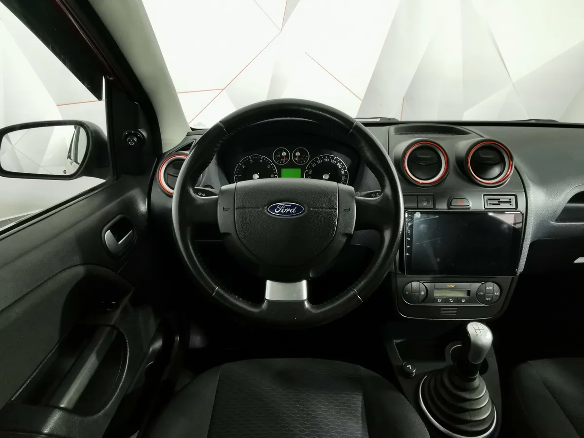Ford Fiesta 1.6 MT (101 л.с.) Trend + Красный в АВИЛОН. Слайд №17