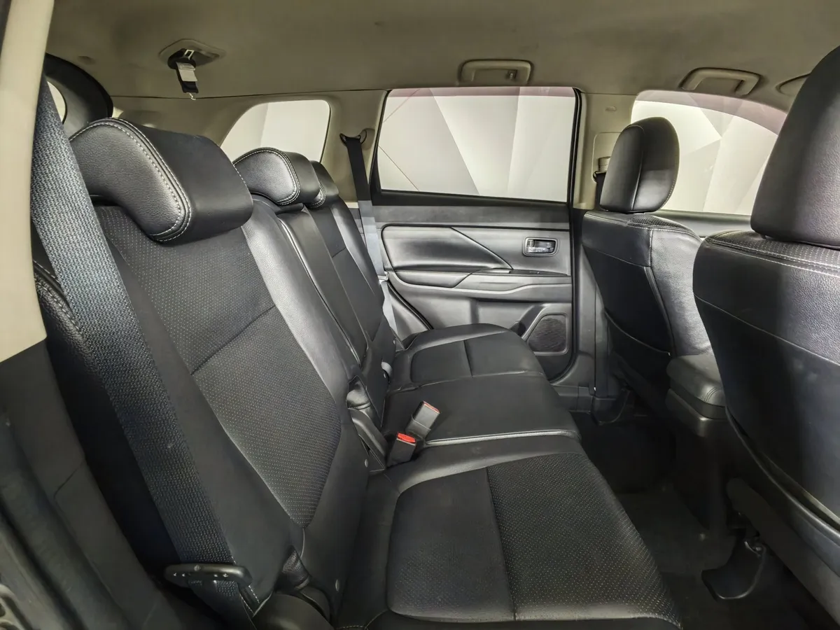 Mitsubishi Outlander 2.4 CVT 4WD (167 л.с.) Черный в АВИЛОН. Слайд №14
