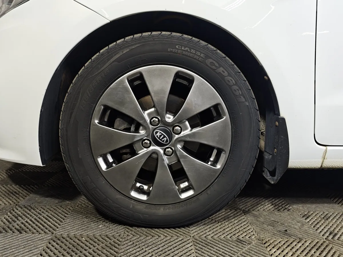 Kia Rio 1.4 AT (107 л.с.) Белый в АВИЛОН. Слайд №8