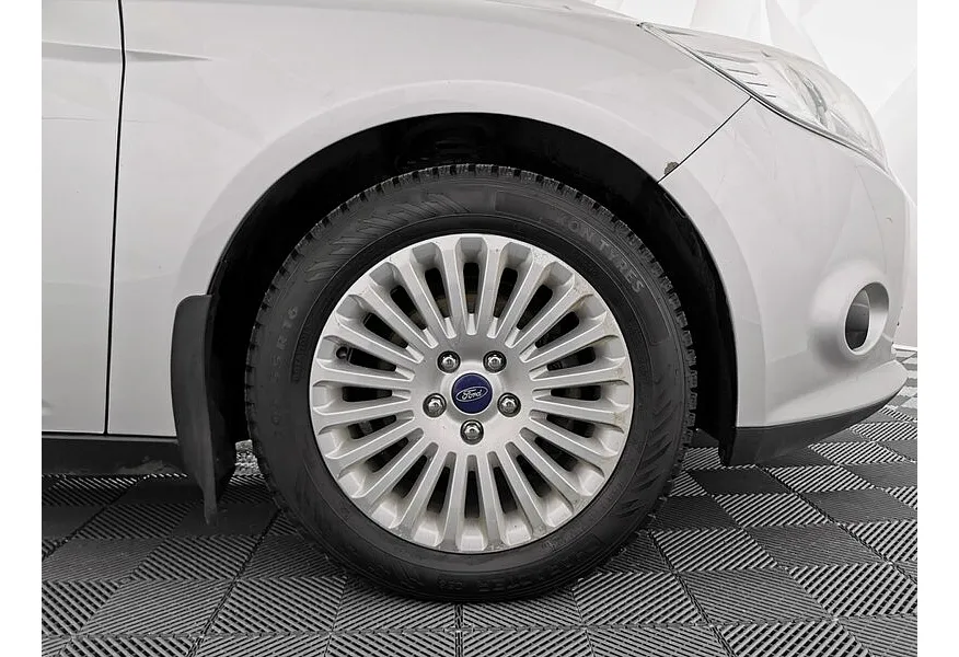 Ford Focus 2.0 PowerShift (150 л.с.) Trend Серебристый в АВИЛОН. Слайд №9