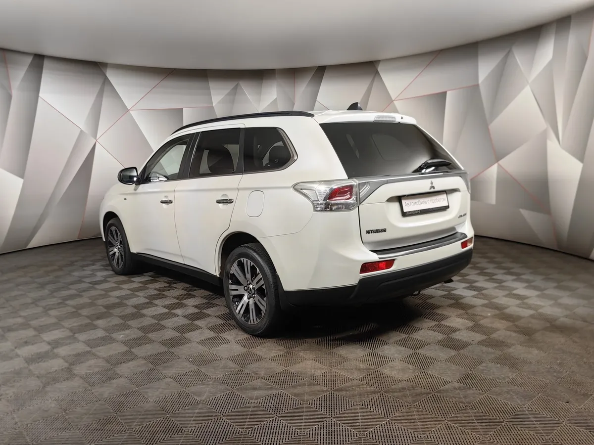 Mitsubishi Outlander 3.0 AT 4WD (230 л.с.) Белый в АВИЛОН. Слайд №4