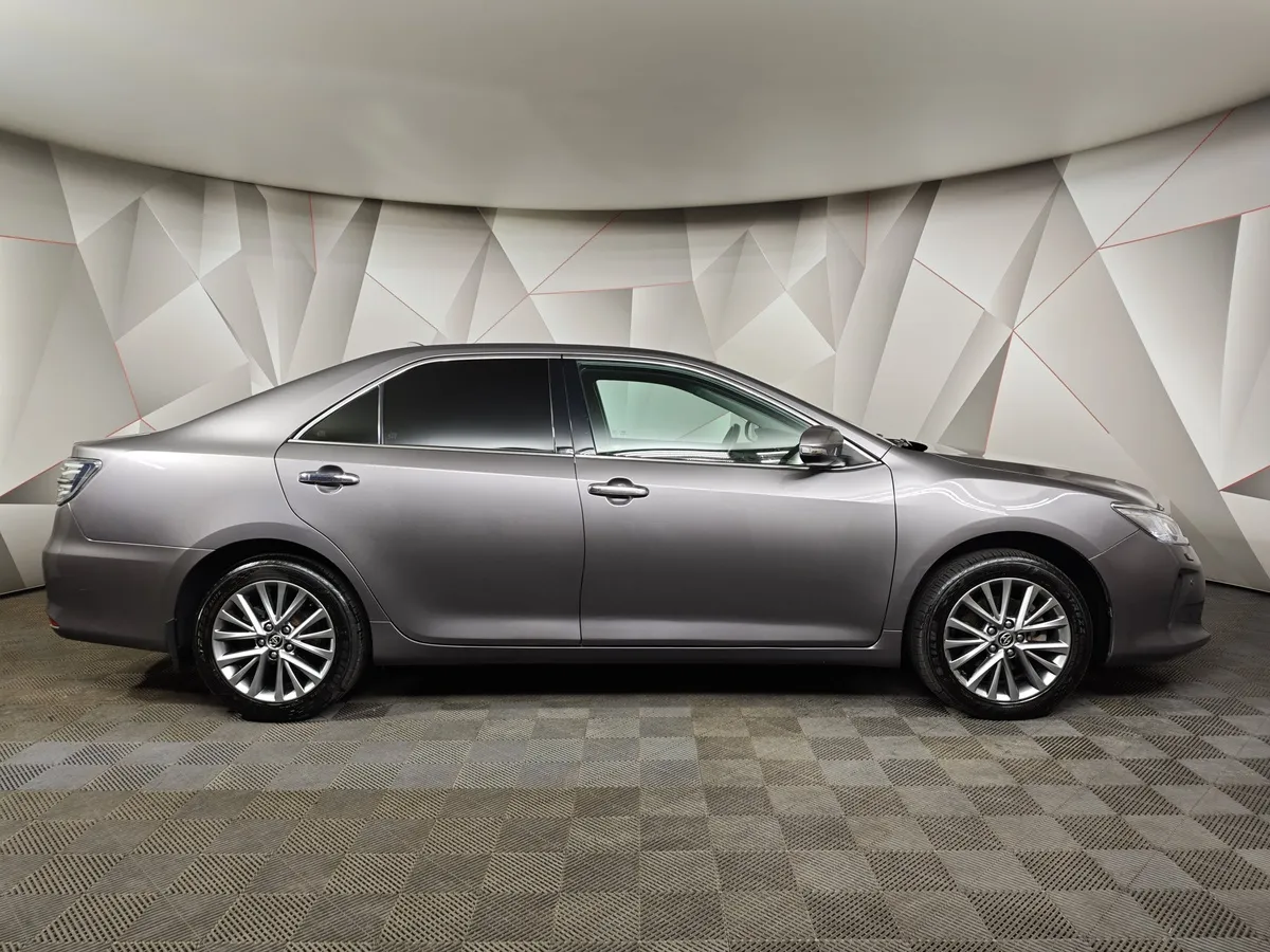 Toyota Camry 2.5 AT (181 л.с.) Стандарт Серый в АВИЛОН. Слайд №6