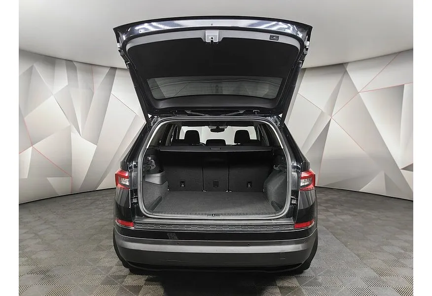 АВИЛОН - Skoda Kodiaq 2.0 TDI DSG 4X4 (150 л.с.) Черный - slide 18